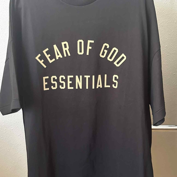 Black T-Shirt - Picture 1 of 2